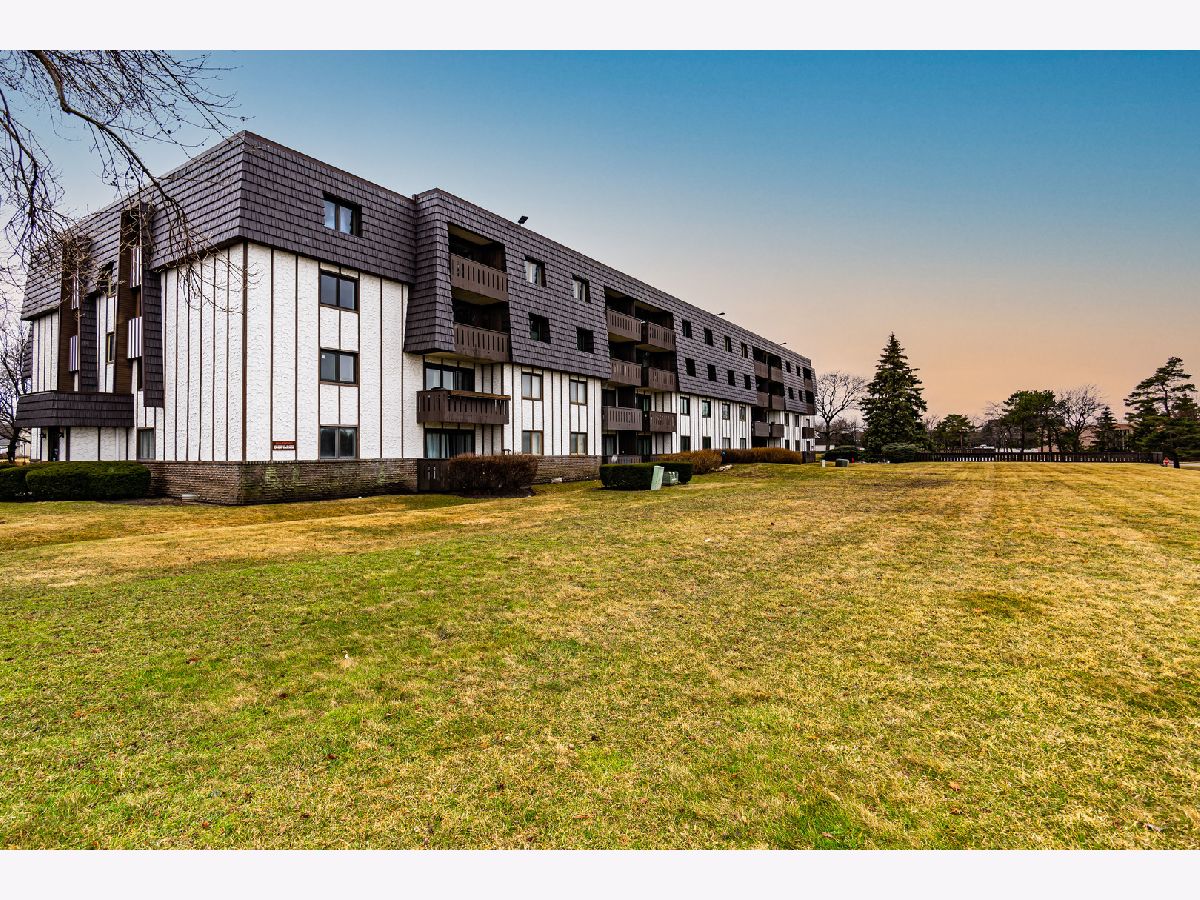 Townhomes & Condos Sold Whispering Lake Lake Bluff Illinois, 13000 Heiden