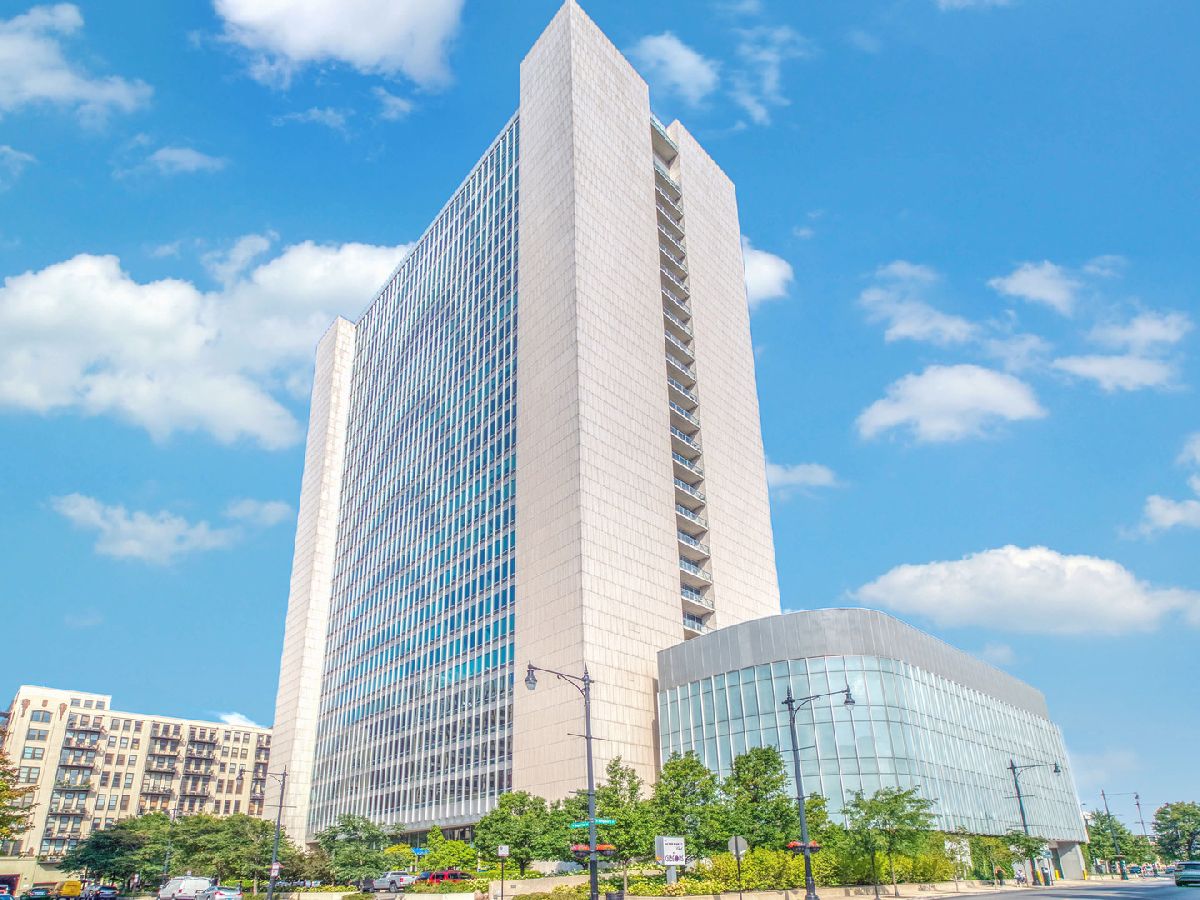 Condominiums Rented Montgomery Chicago Illinois, 500 Superior