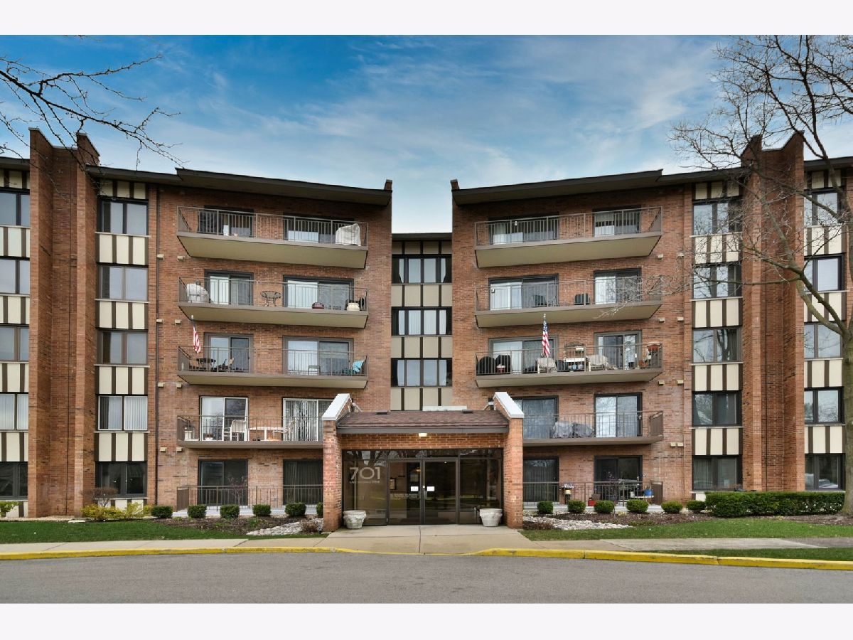 Lake Hinsdale Village Willowbrook IL, Condos & Townhomes For Sale & For