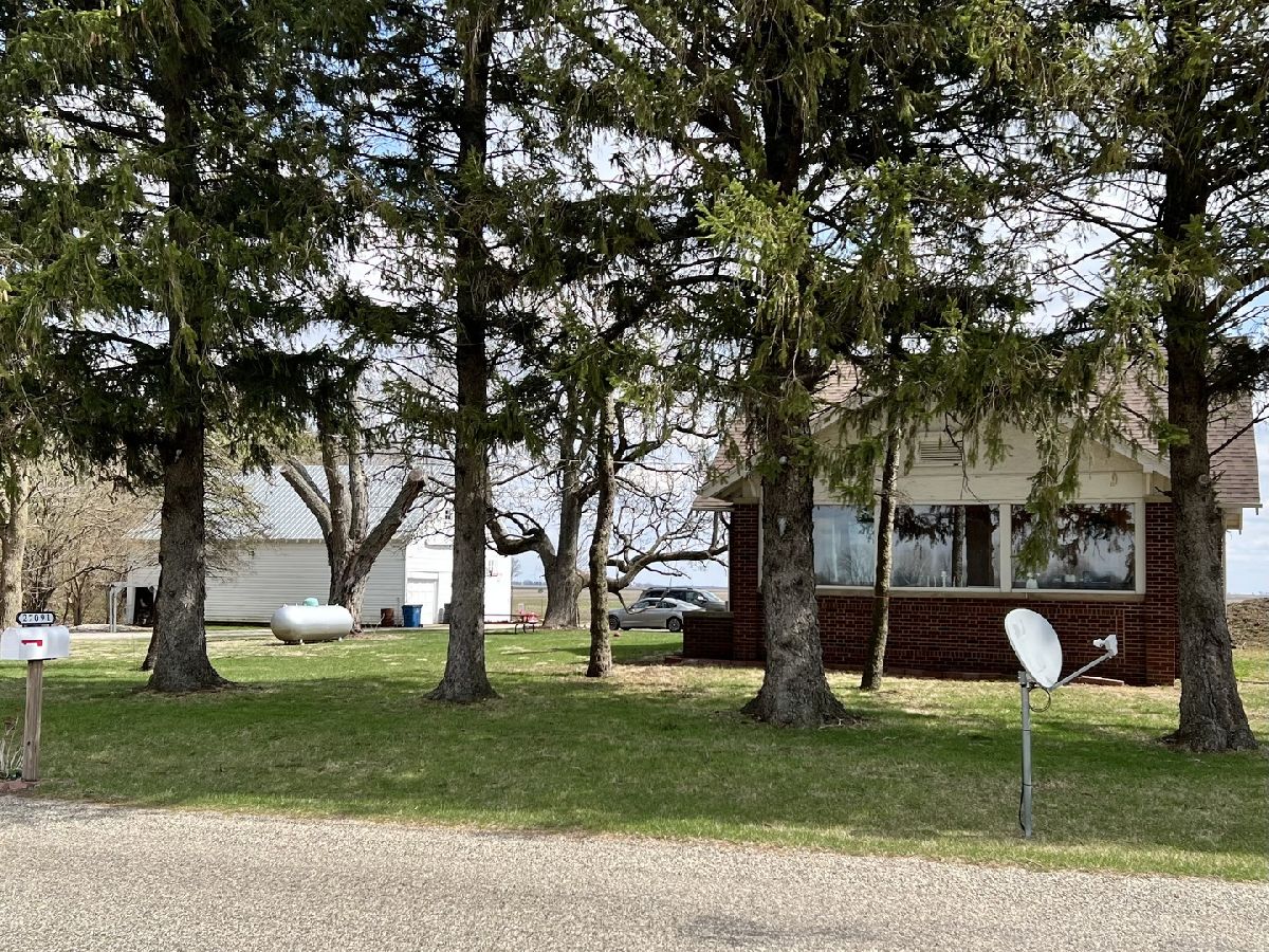  Sold Bismarck Illinois, 27091 1950 East