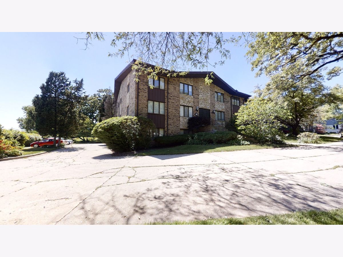 Homes & Condominiums Sold Carriage Green Darien Illinois, 1640 Royal Oak