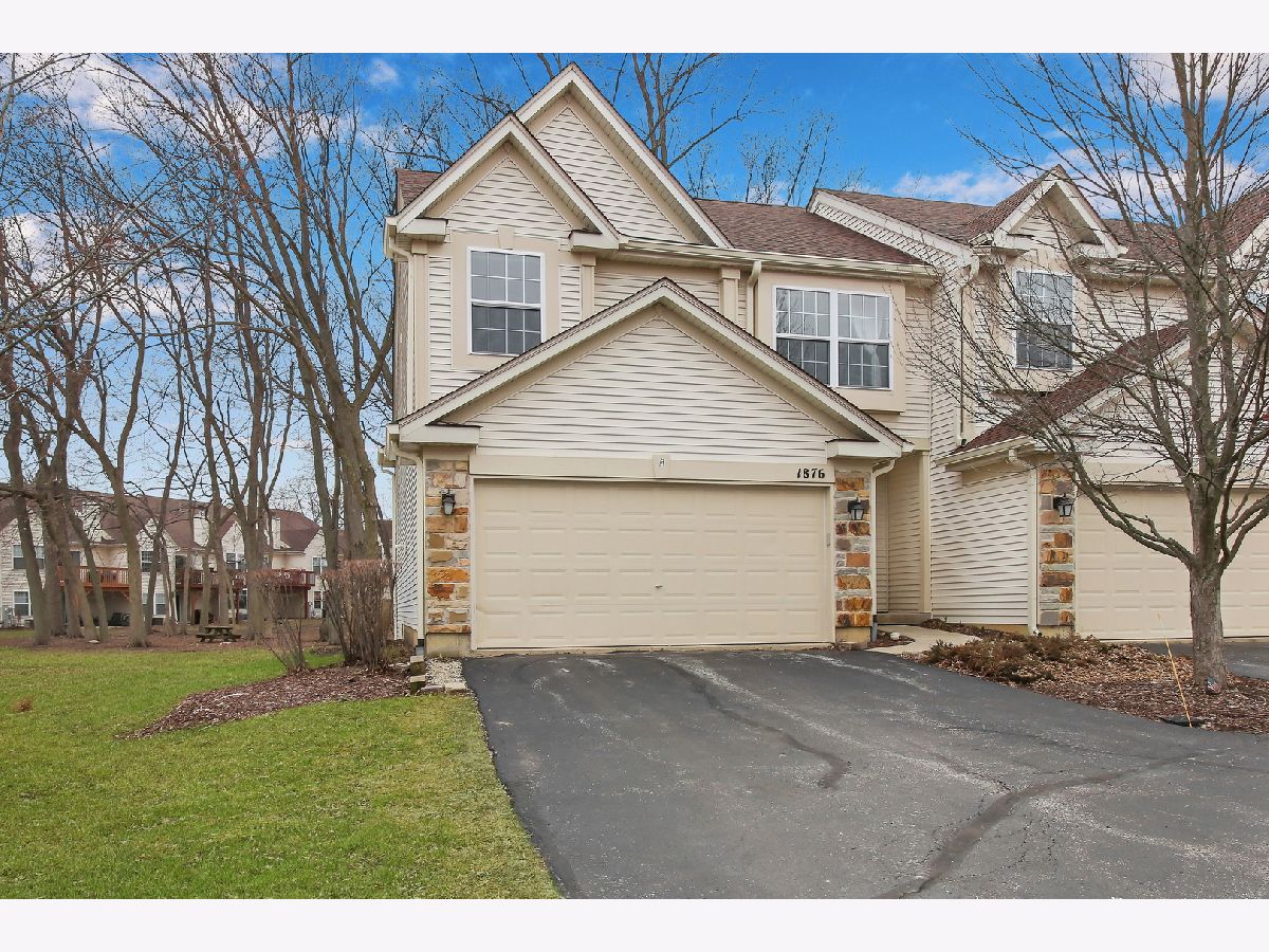 Townhomes Sold Maplewood Court Grayslake Illinois, 1876 Maplewood