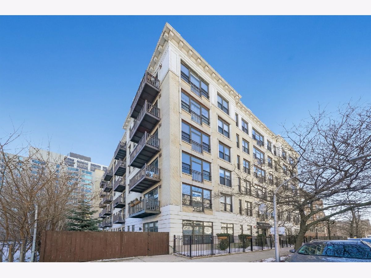 Condominiums Sold Eastwood By The Lake Chicago Illinois, 811 Eastwood