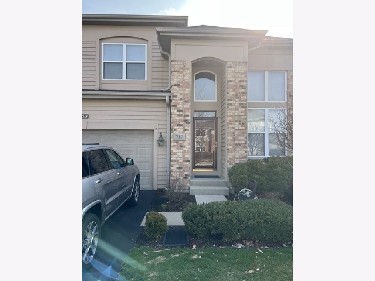 Condos & Townhomes & Homes Rented Sanders Prairie Northbrook Illinois, 717 Sarah