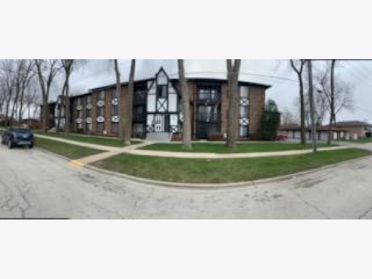 Condominiums Sold Regal Chateau Crestwood Illinois, 13619 Lavergne