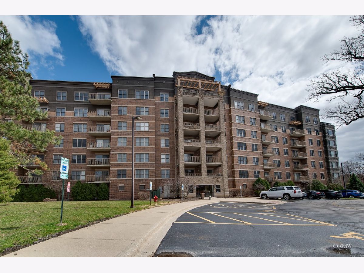 Medinah On The Lake Bloomingdale IL, Condominiums For Sale & For Rent