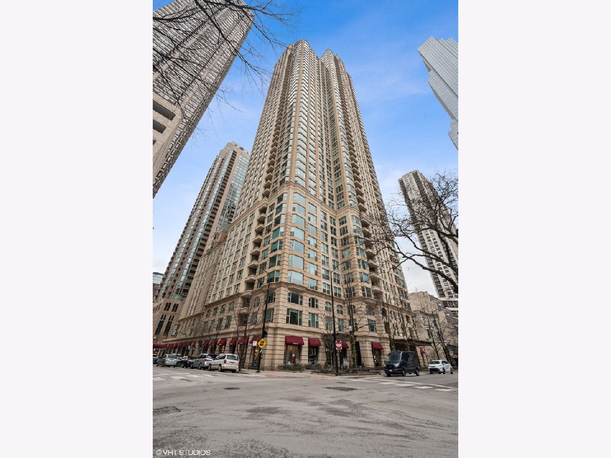 Condos & Townhomes Rented Fordham Chicago Illinois, 25 Superior