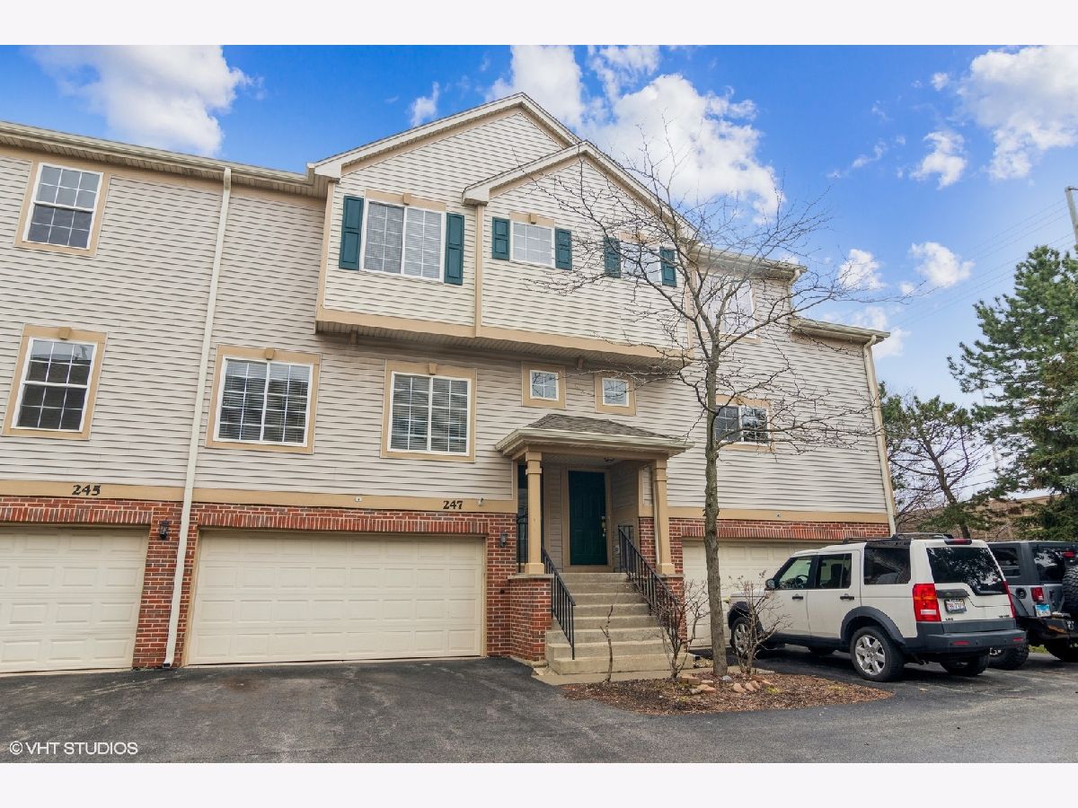 Townhomes & Condos Rented Southwicke Streamwood Illinois, 247 Monarch