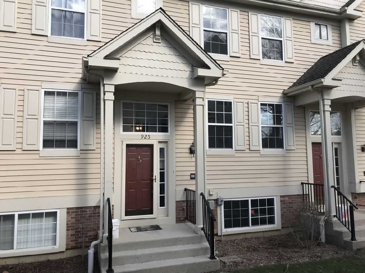 Townhomes & Homes Rented College Trail Grayslake Illinois, 925 Manchester