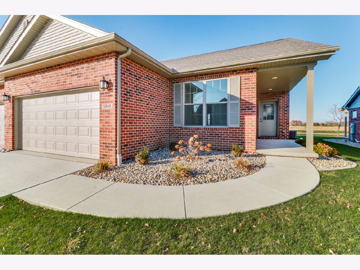 Condos & Townhomes Sold Evergreen Village Normal Illinois, 1344 Monterey Pine