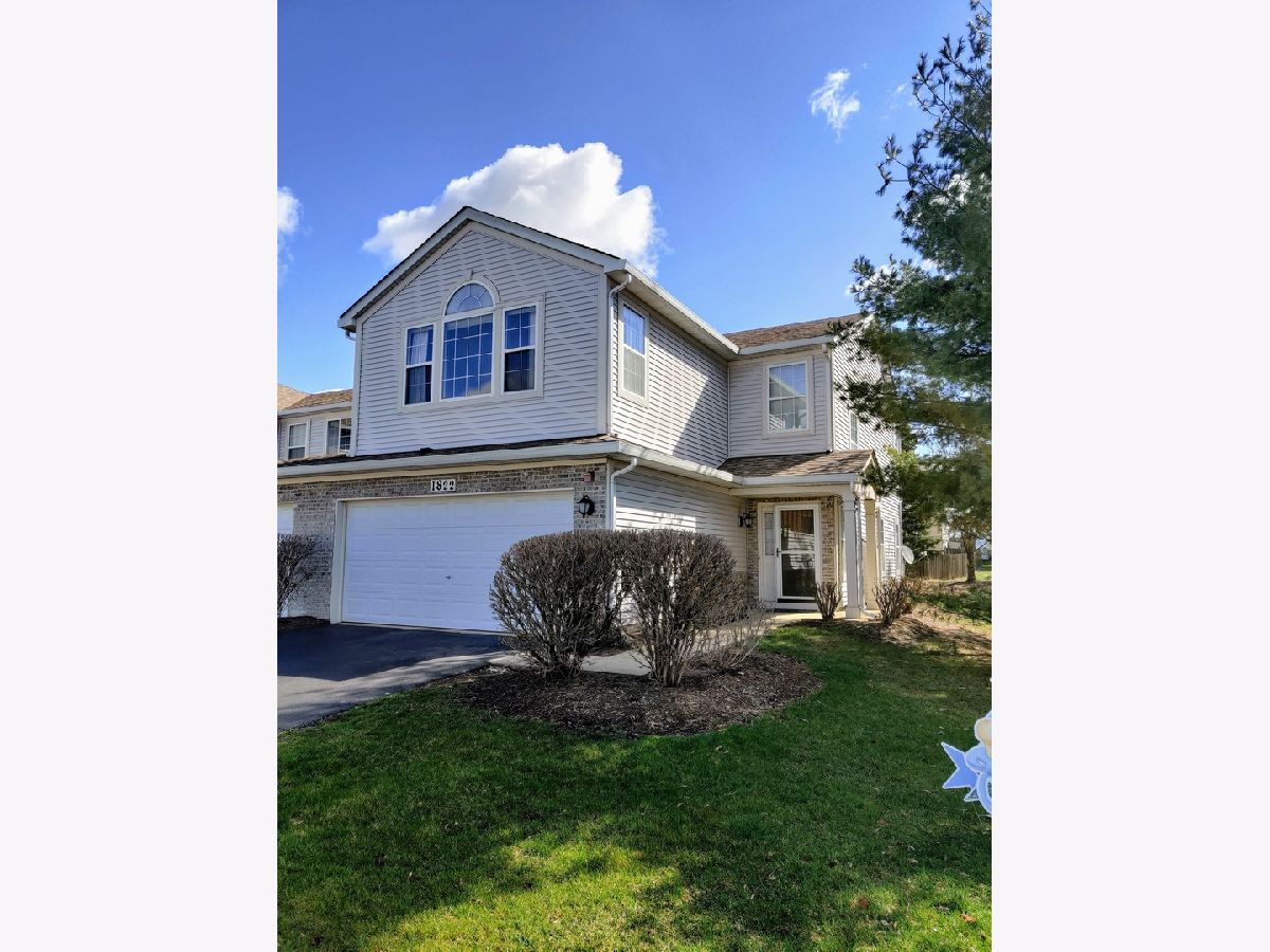 Townhomes Rented Silver Springs Montgomery Illinois, 1822 Candlelight