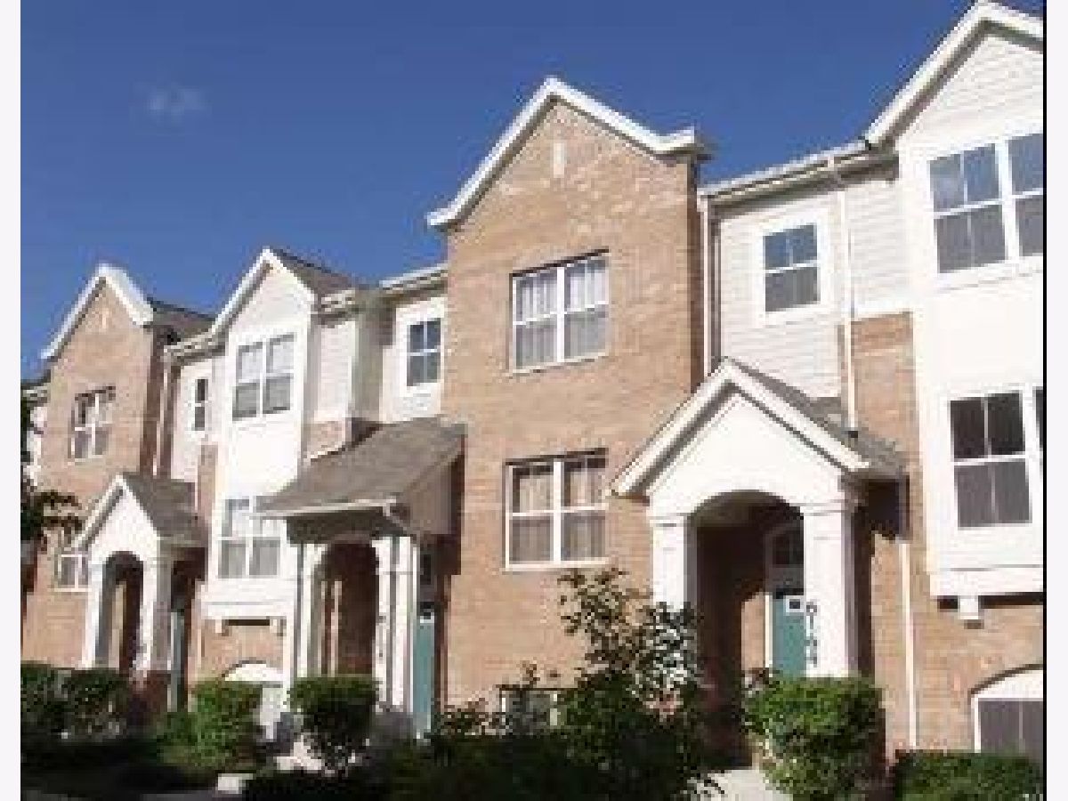 Townhomes & Condos Rented Trafalgar Square Morton Grove Illinois, 6166 Mayfair