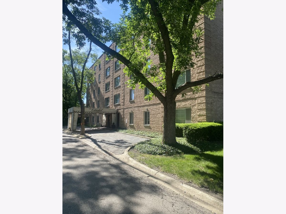 Condominiums Rented Citadel Northbrook Illinois, 1455 Shermer