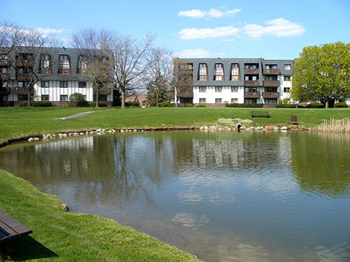 Condominiums Sold Heiden Gardens Lake Bluff Illinois, 13200 Heiden
