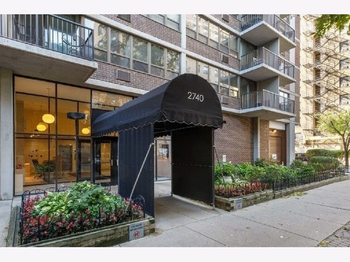 Condominiums Rented Parkview Towers Chicago Illinois, 2740 Pine Grove