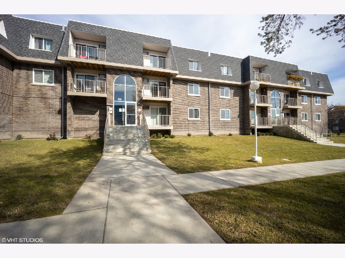 Condominiums Rented River Trails Prospect Heights Illinois, 820 Mcintosh