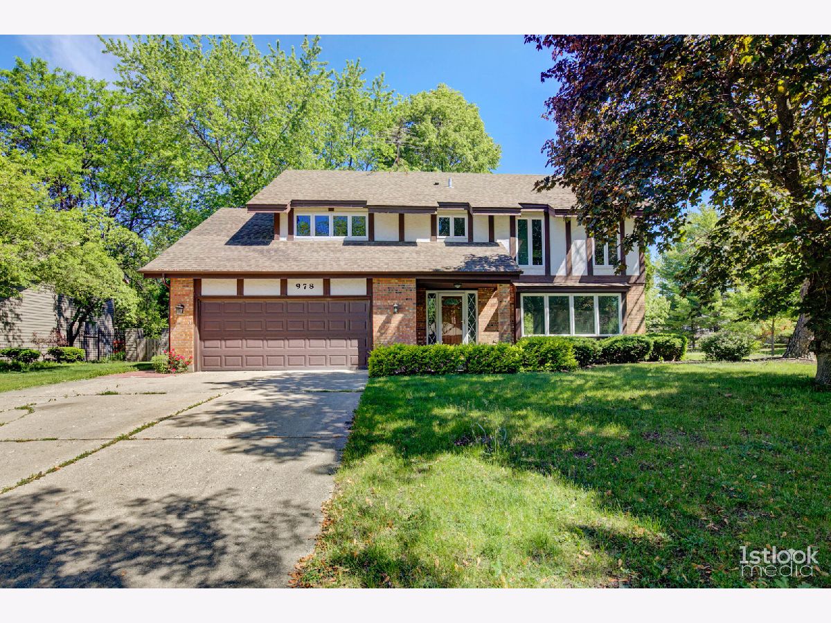 Homes & Townhomes & Condos Rented Four Colonies Crystal Lake Illinois, 978 Butler