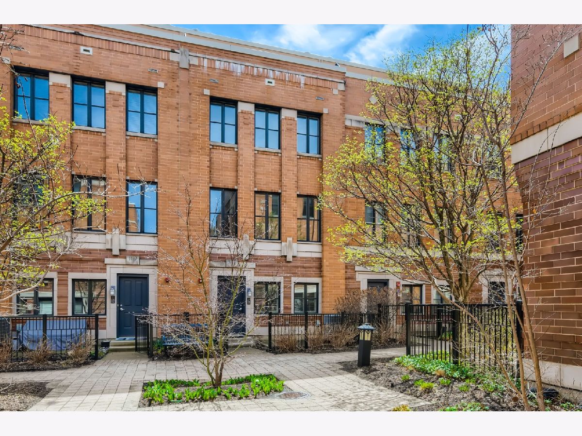 Townhomes Sold Chelsea Townhomes Chicago Illinois, 1117 Monroe