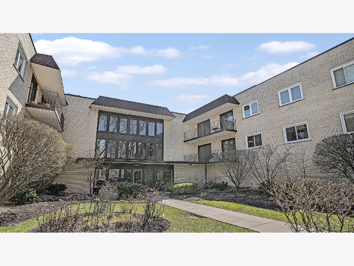 Condominiums Sold Devonshire Terrace Skokie Illinois, 9801 Gross Point