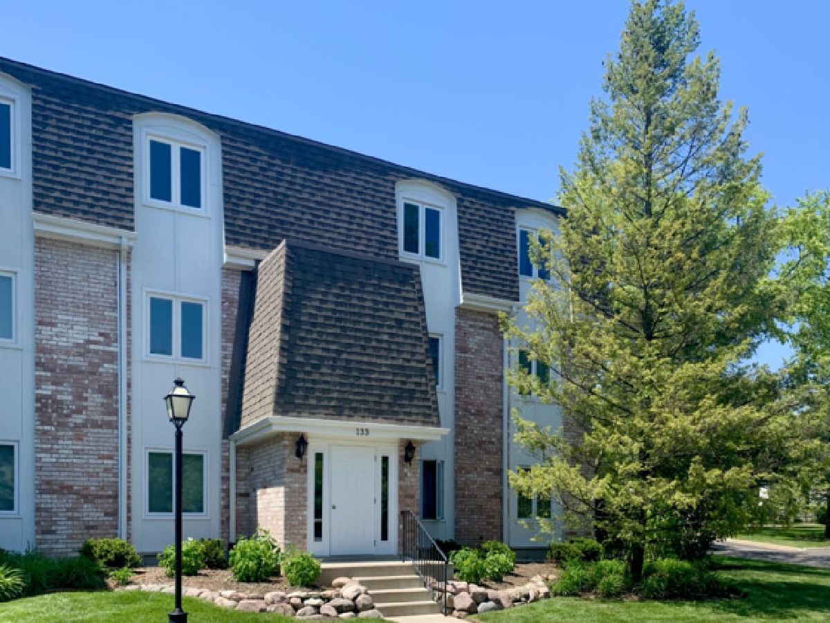 Condominiums Rented Cambridge Green Libertyville Illinois, 133 Winchester