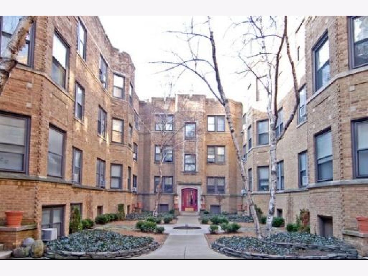 Condominiums Rented Cornelia Place Chicago Illinois, 534 Cornelia