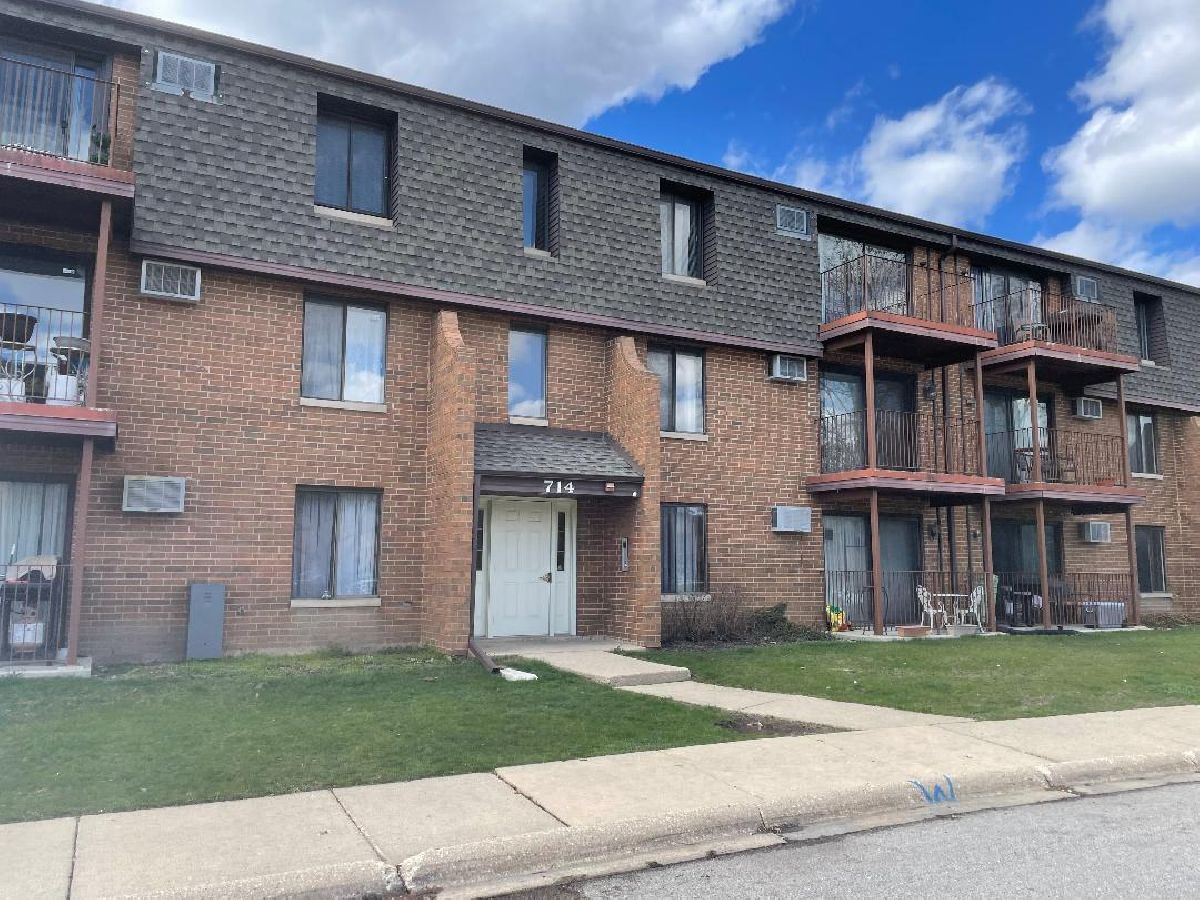 Condominiums Rented Briar Hill Addison Illinois, 714 Briar Hill