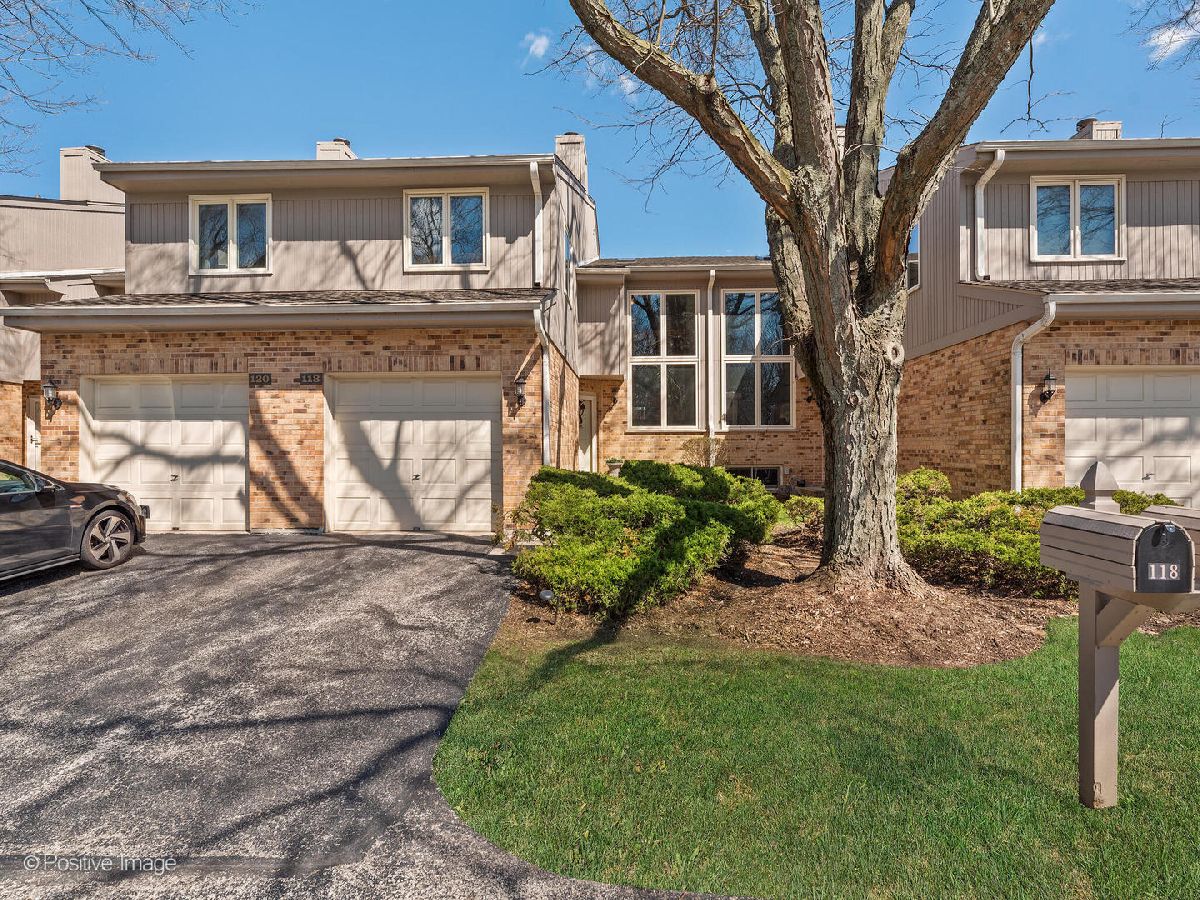Condominiums Sold Butterfield Club Glen Ellyn Illinois, 22W118 Butterfield