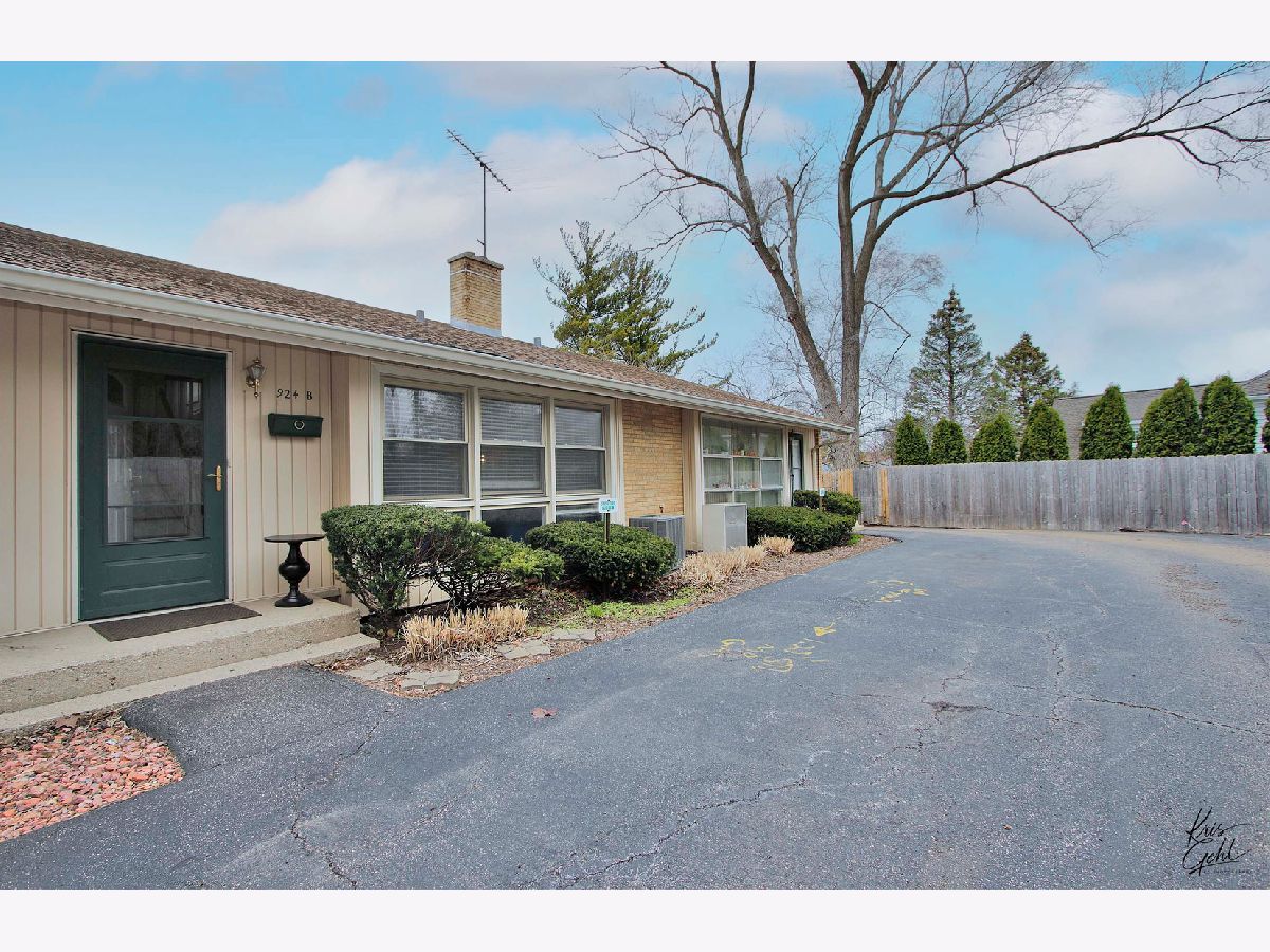Townhomes Sold Bryton Square Libertyville Illinois, 924 Milwaukee