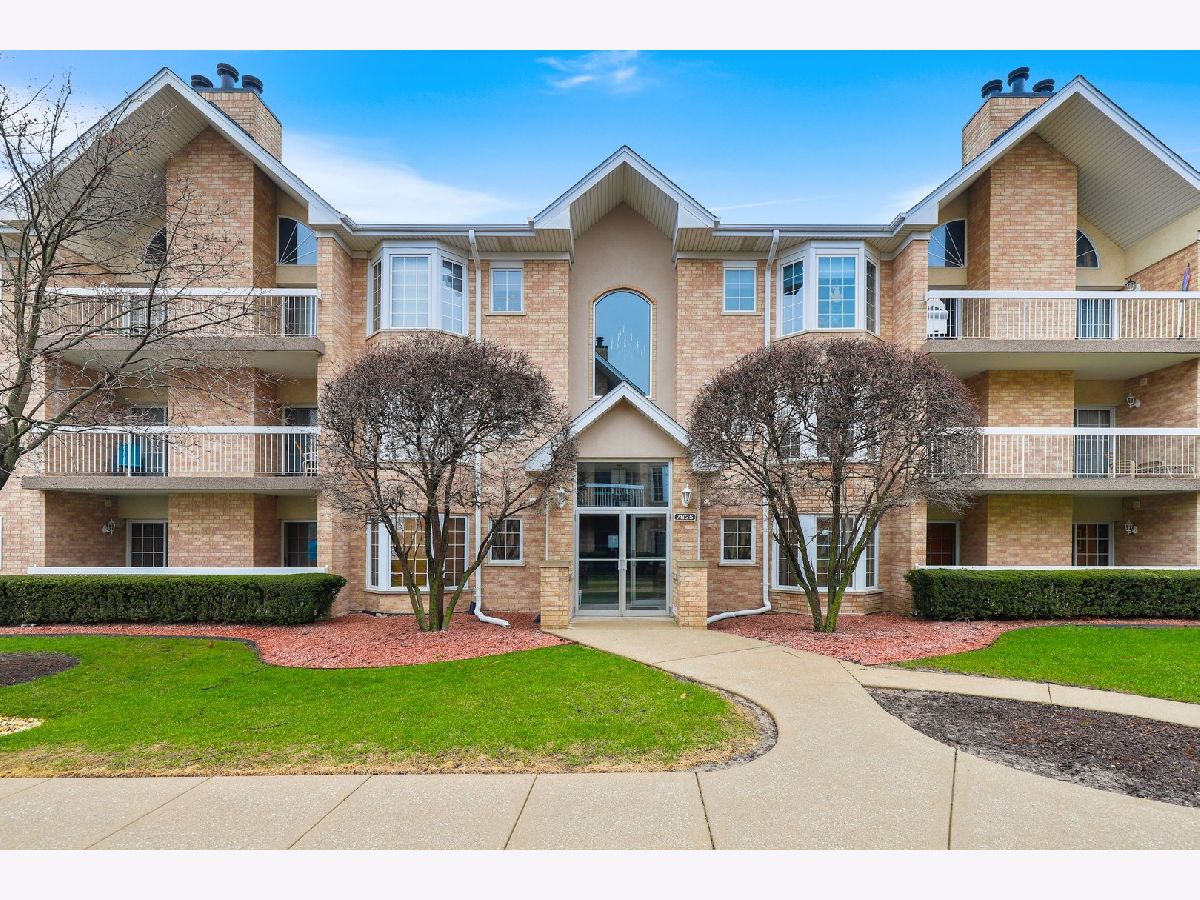 Condominiums Sold Grafton Place Tinley Park Illinois, 7825 Bristol Park
