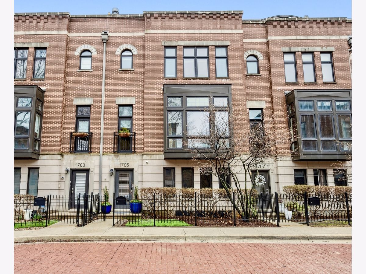 Townhomes & Condos & Homes Sold Columbia Place Chicago Illinois, 1705 Surf