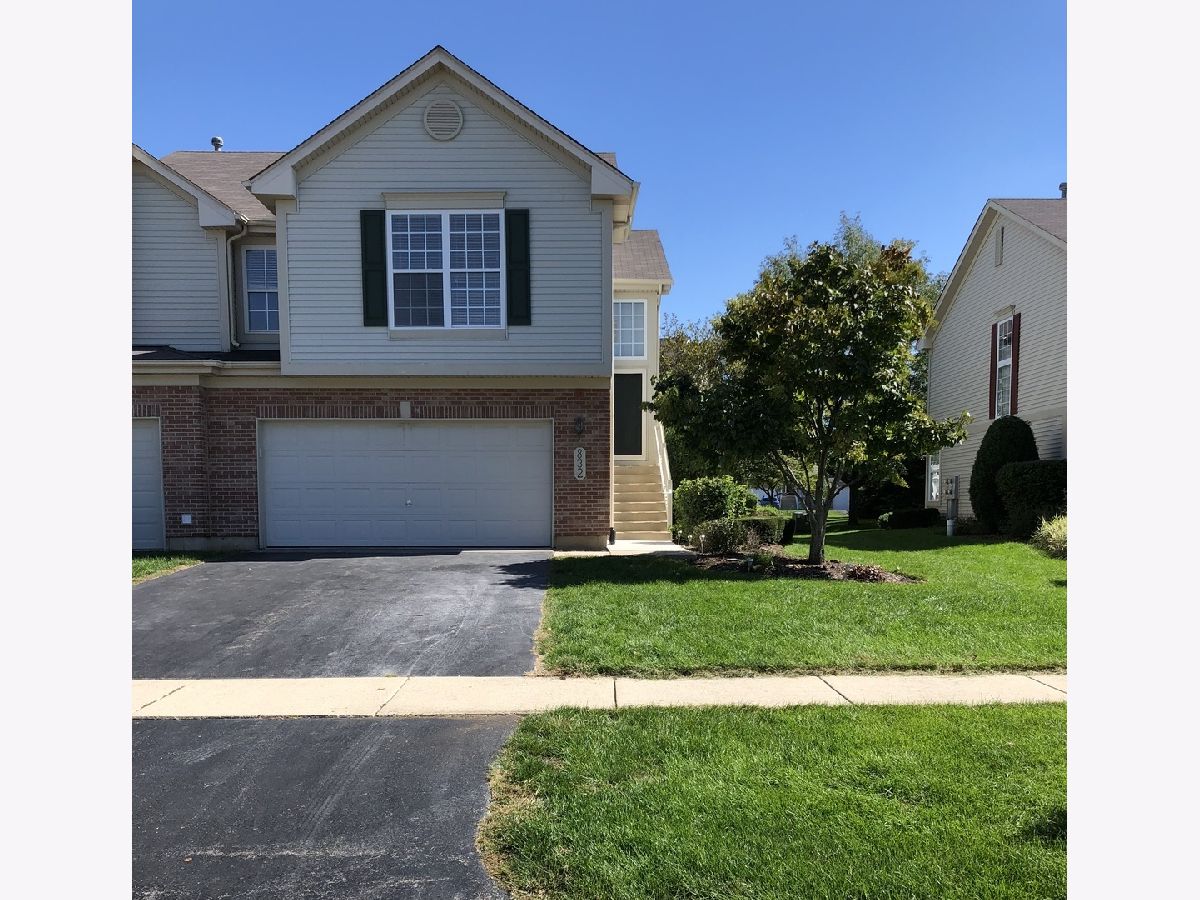 Townhomes Rented Stuarts Crossing St Charles Illinois, 832 Stuarts