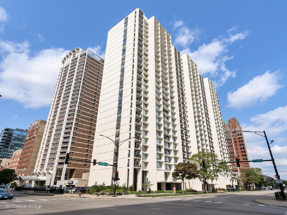 Condominiums Sold Harbor House Chicago Illinois, 3200 Lake Shore