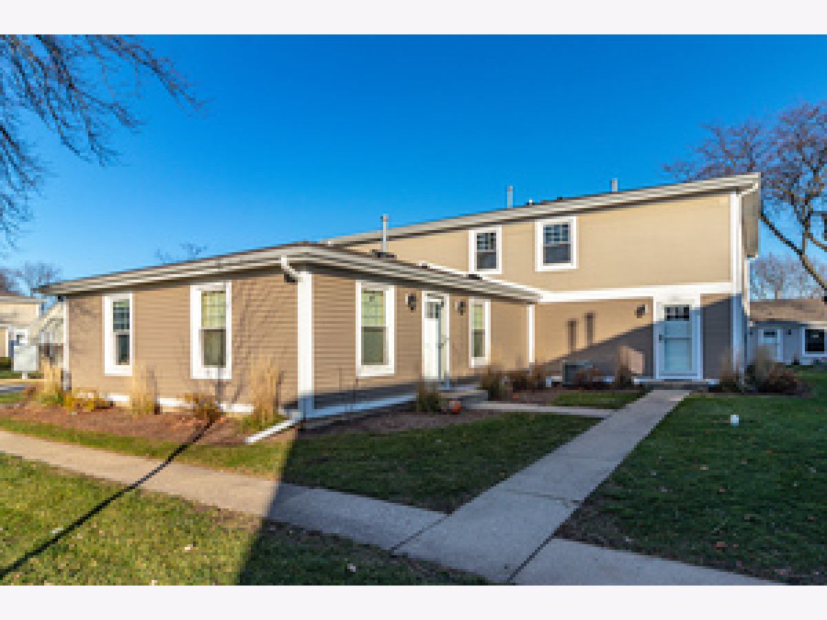 Plymouth Farms Vernon Hills IL, Townhomes & Condos & Homes For Sale