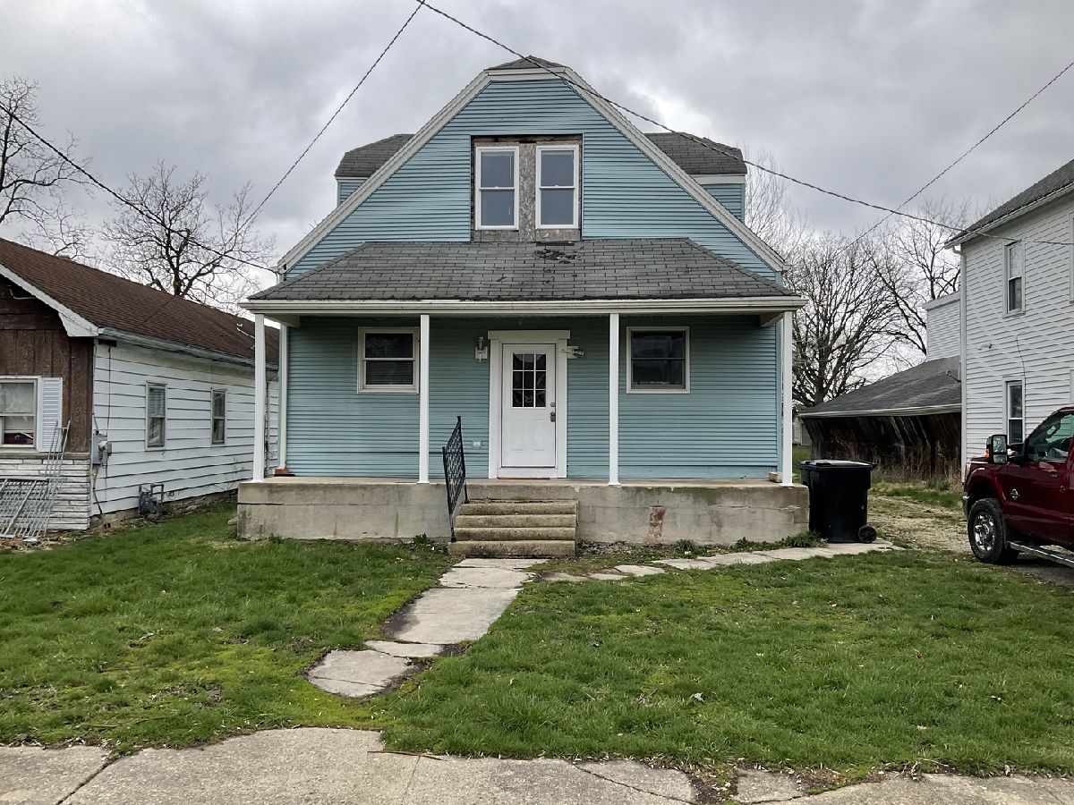  Sold Campus Illinois, 211 Elm