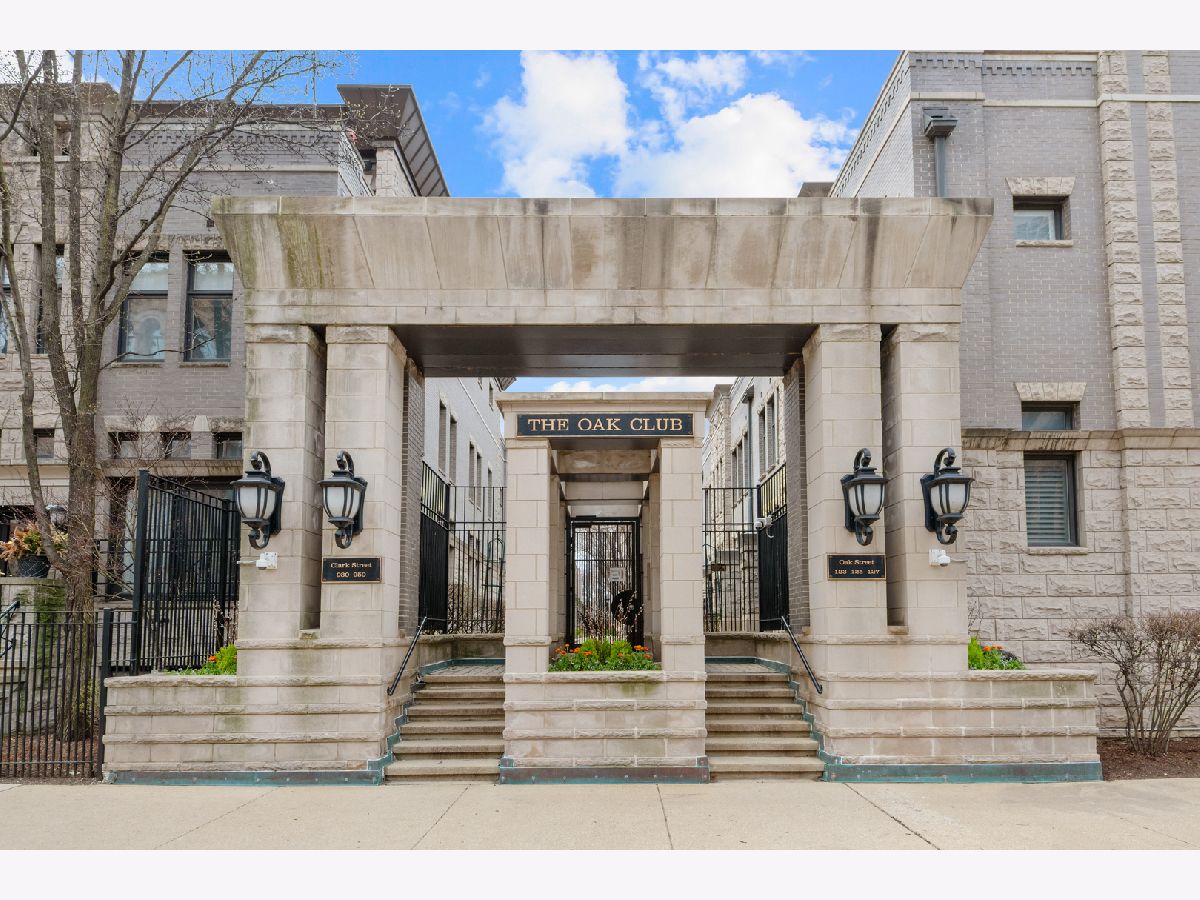 Townhomes Sold Oak Club Condos Chicago Illinois, 930 Clark