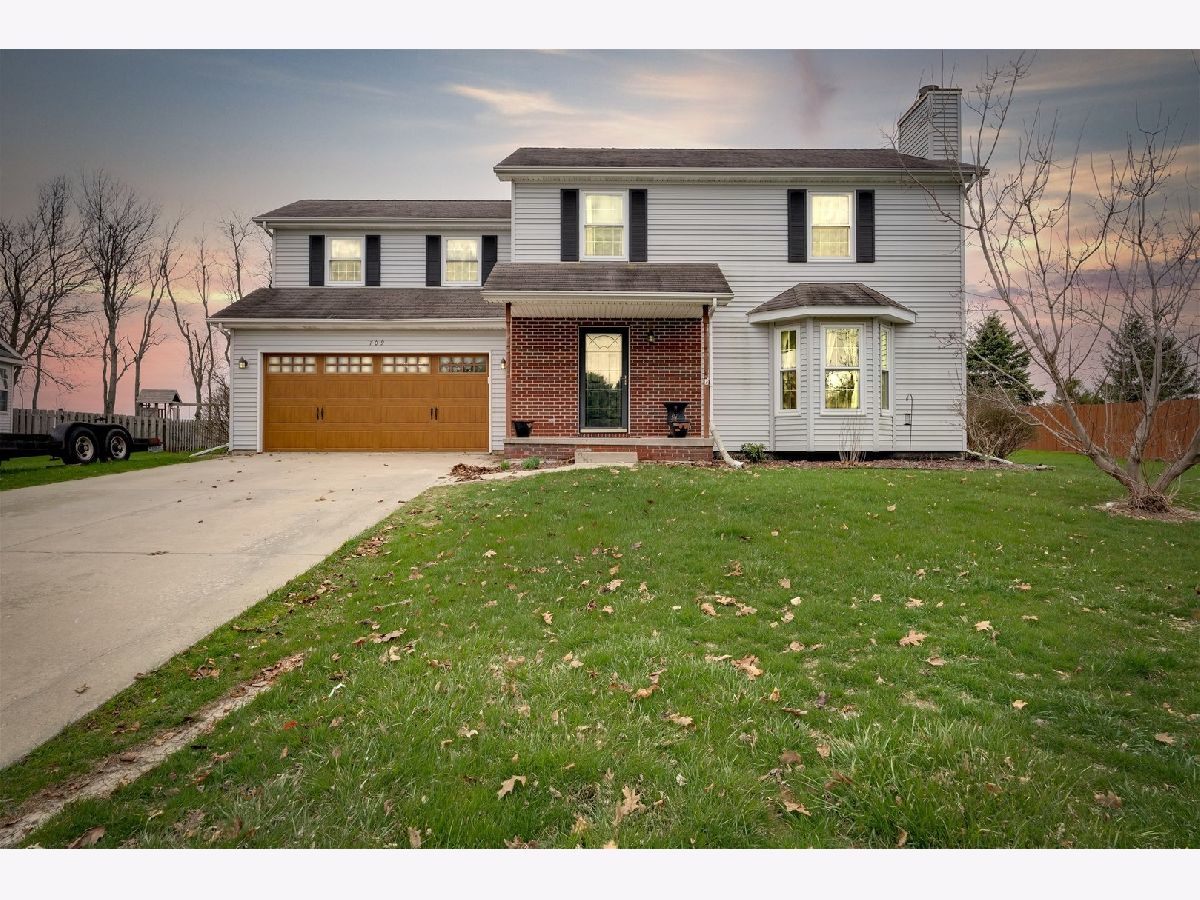 Homes Sold Briarwood Danvers Illinois, 709 Yoder