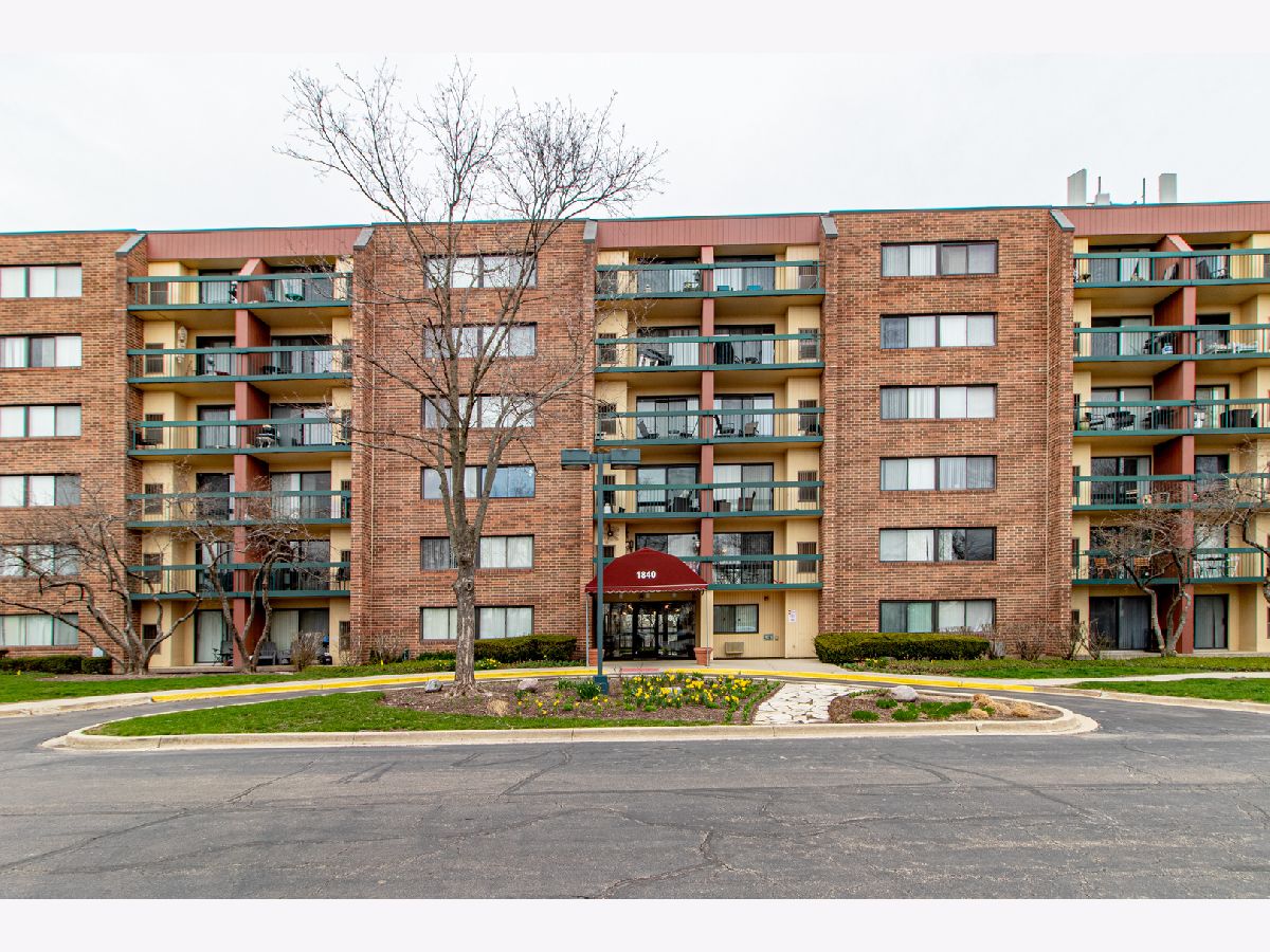 Condominiums Sold Huntington Grove Hoffman Estates Illinois, 1840 Huntington