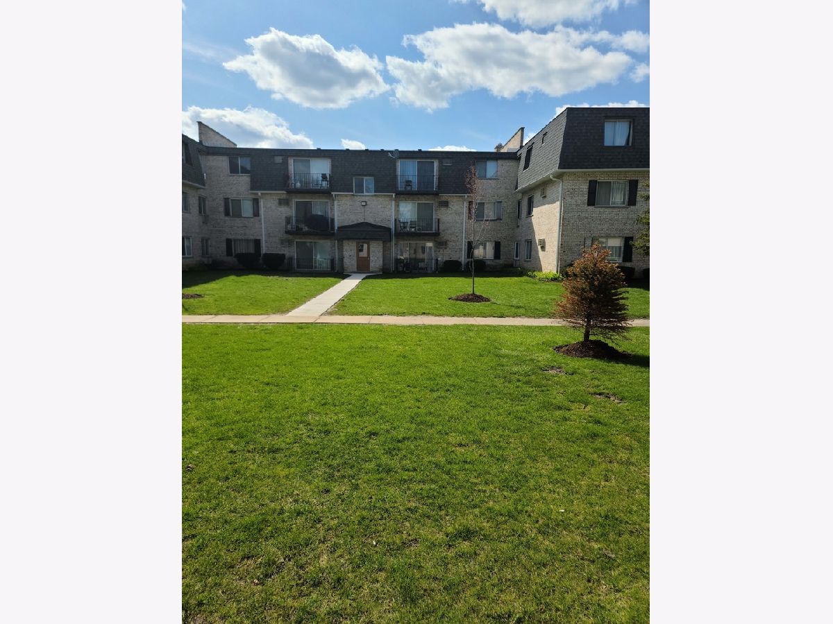 Condominiums Sold Baldwin Court Palatine Illinois, 1313 Baldwin
