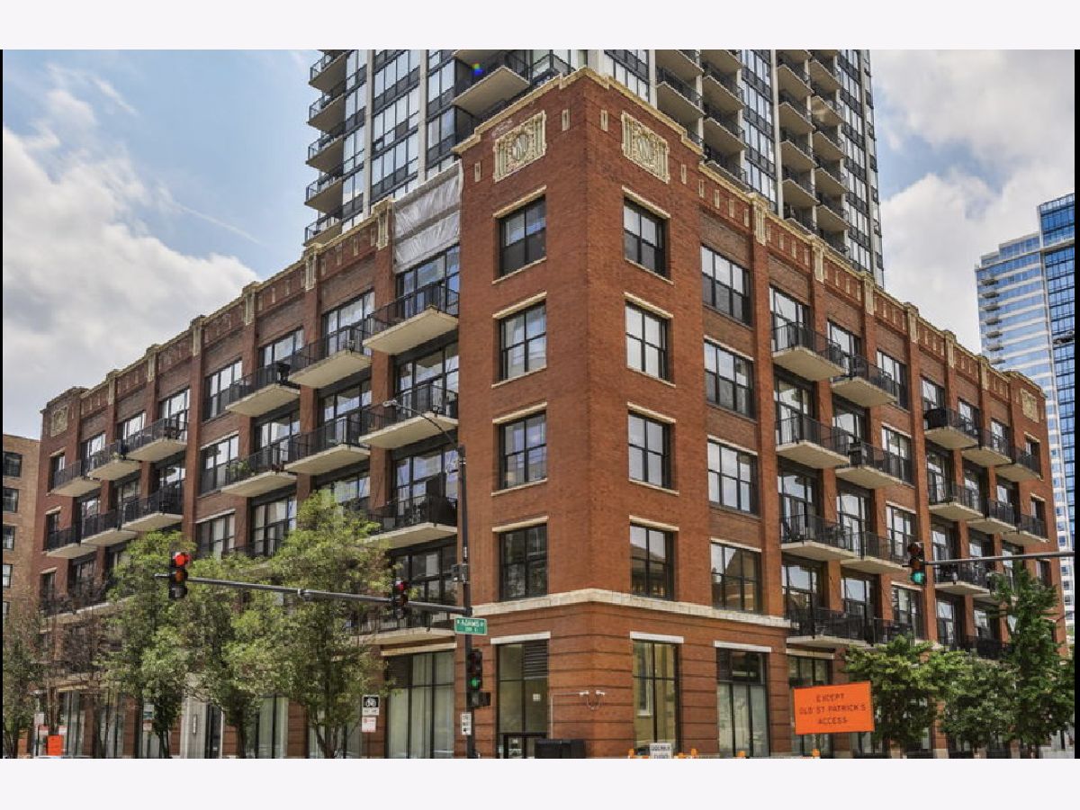 Condominiums Rented The Edge Chicago Illinois, 210 Des Plaines