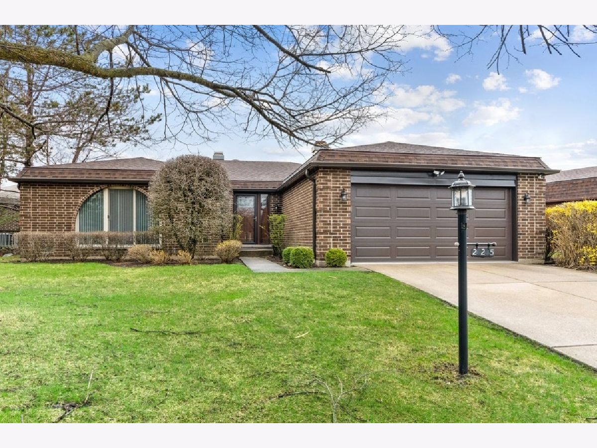 Homes & Condos & Townhomes Sold Villas North Northbrook Illinois, 225 Arrowwood
