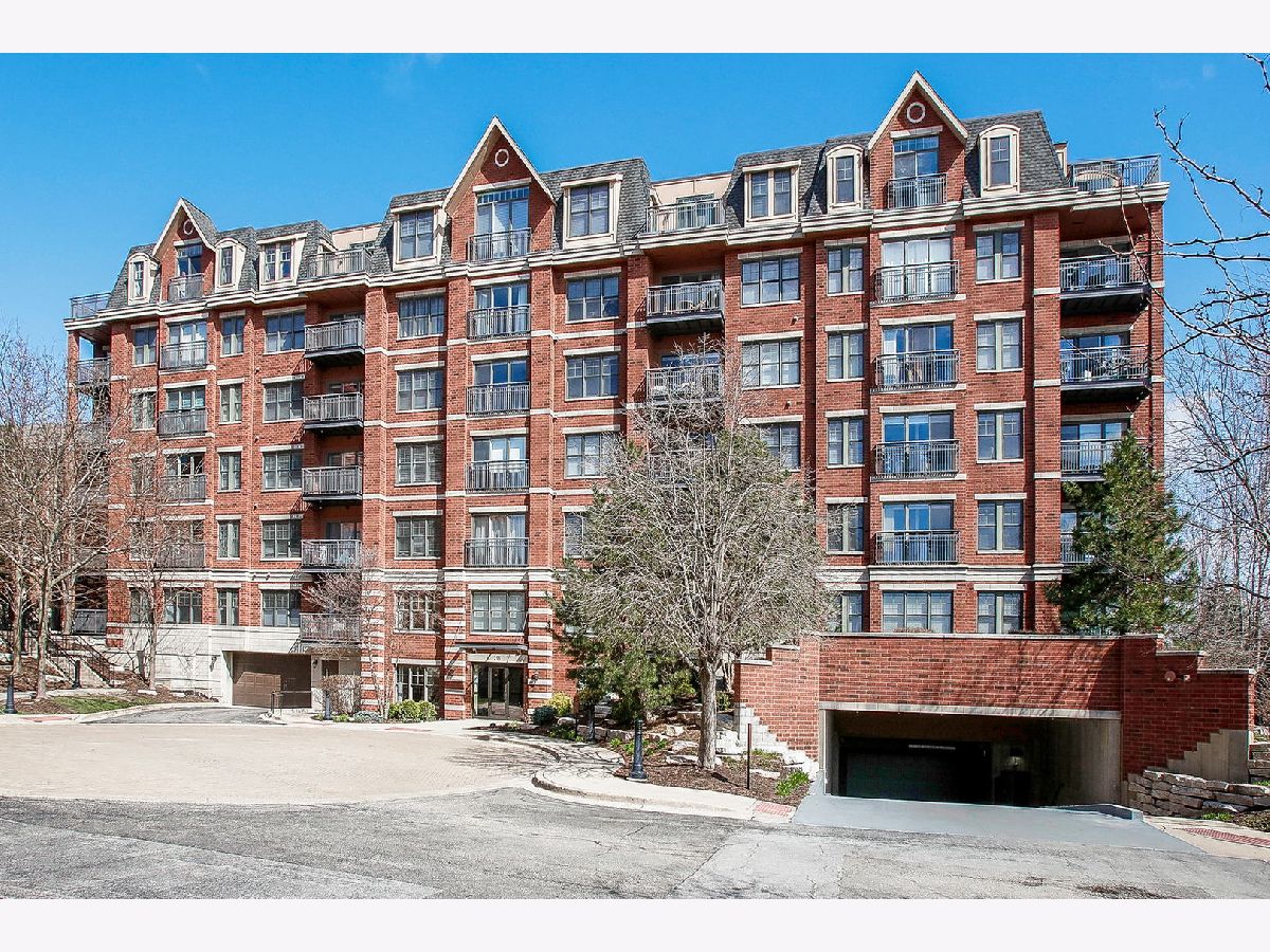 Condos & Townhomes Sold Courthouse Square Wheaton Illinois, 255 Liberty
