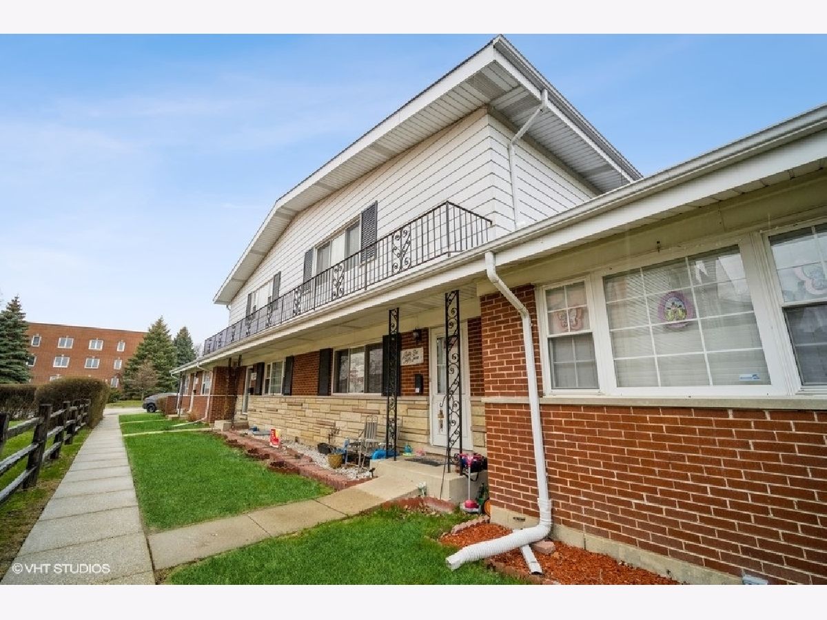 Townhomes & Homes Sold Chesterfield Gardens Niles Illinois, 8655 Shermer