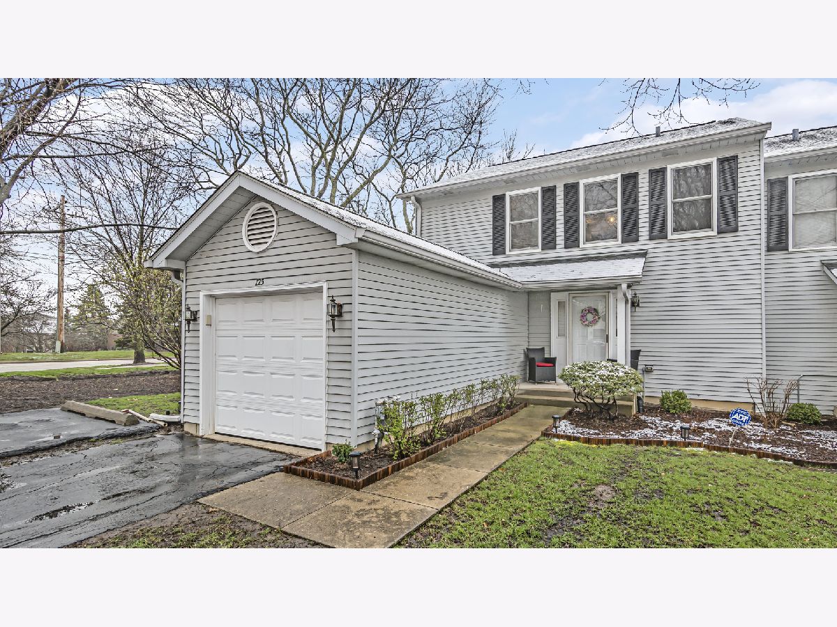 Townhomes Sold Creekside Villas Palatine Illinois, 125 Villa Circle