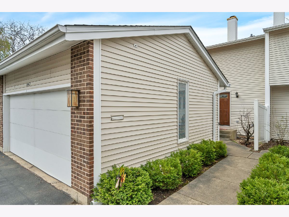 Townhomes & Condos Sold Winston Park North Deerfield Illinois, 442 Skylark