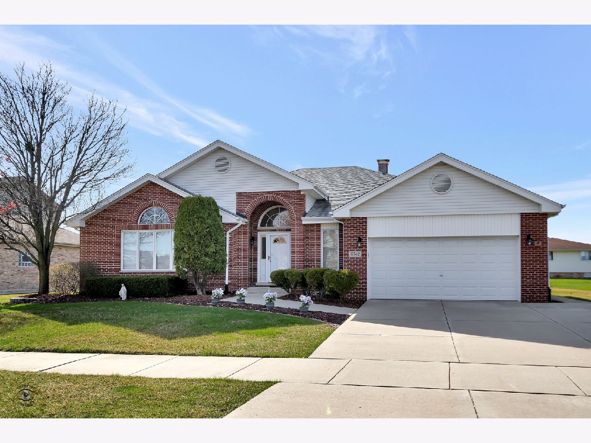 Homes & Condos & Townhomes Sold Radcliffe Place Tinley Park Illinois, 17542 Woburn