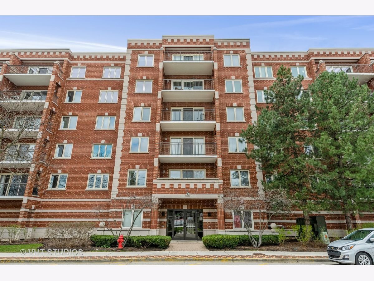 Condominiums Sold Towne Square Skokie Illinois, 5005 Warren