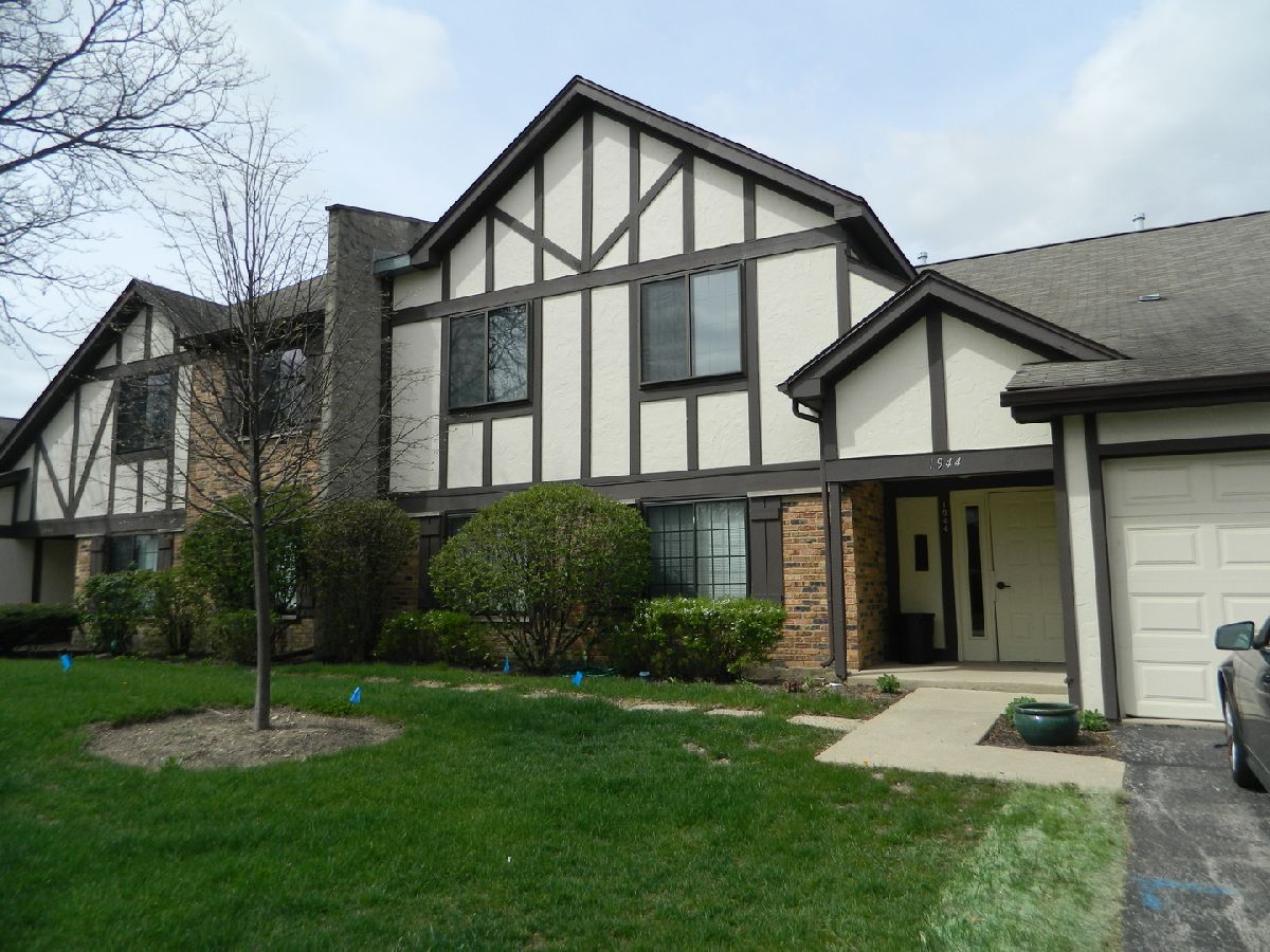 Townhomes & Condos Rented Hidden Creek Palatine Illinois, 1944 Hidden Creek