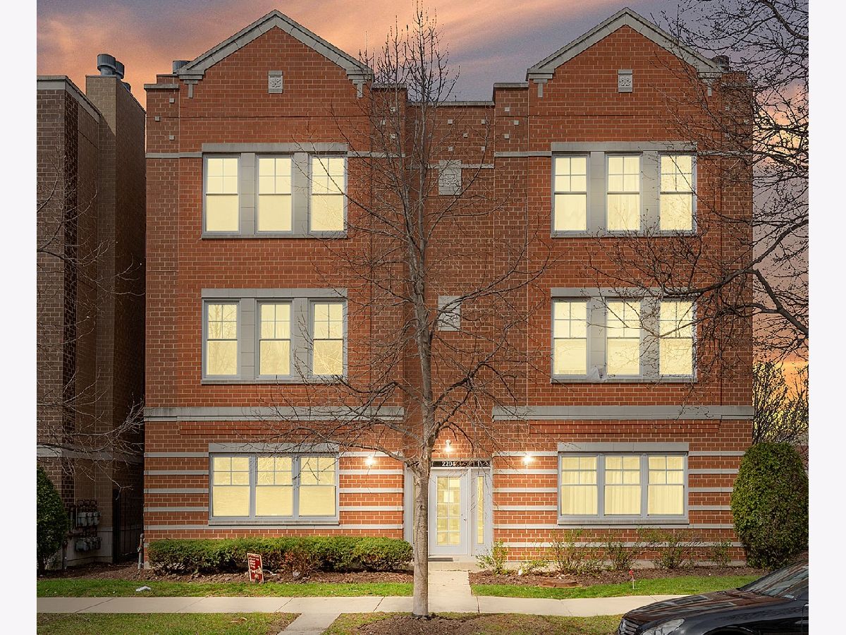 Condominiums Sold Palmer Pointe Chicago Illinois, 2204 Natchez