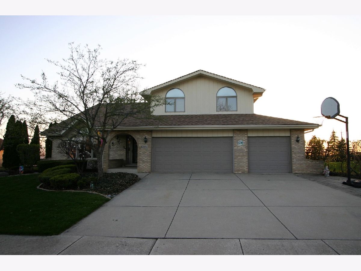 Townhomes & Homes Sold Brook Hills West Orland Park Illinois, 17304 Grange