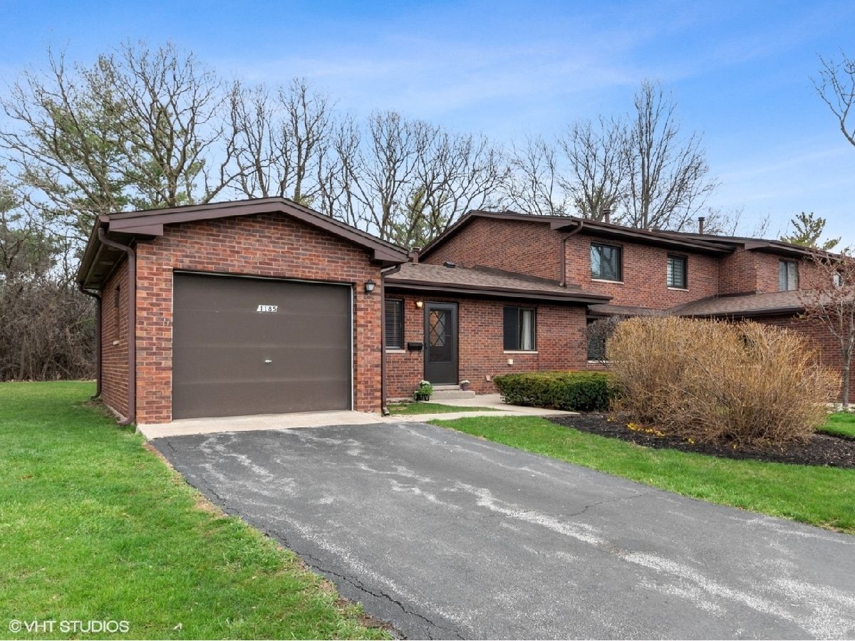 Townhomes & Condos & Homes Sold Knollwood Lake Zurich Illinois, 1185 Hunters